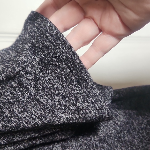 Old Navy Women's Stretchy Athletic Top Size XL - Picture 4 of 6